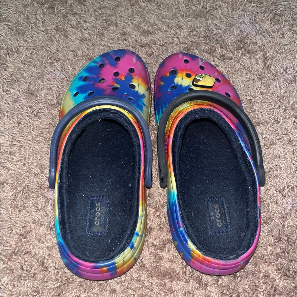 Women’s/Girls Dark Rainbow Tye-Dye Lined Crocs